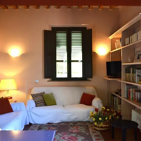 Sangiovese, Casa Con Piscina Tra Vigne E Tartufi
